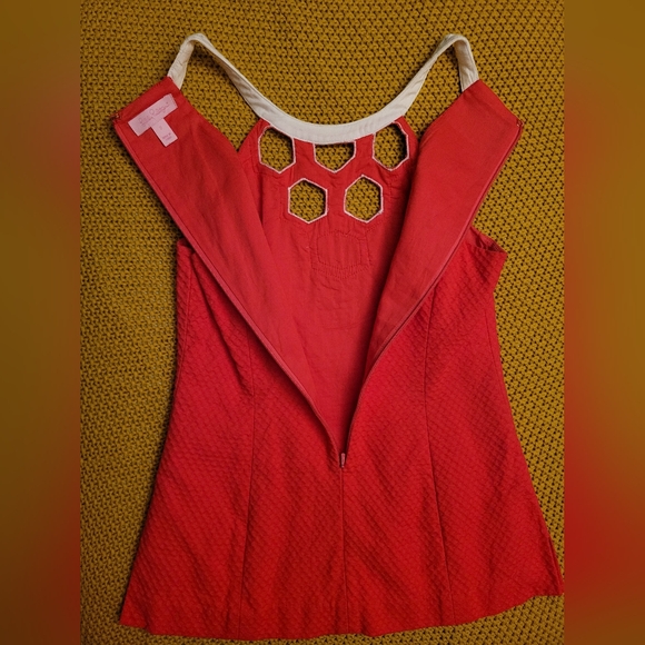 Lilly Pulitzer Cutout Halter Style Top, Size 2 - Picture 4 of 11